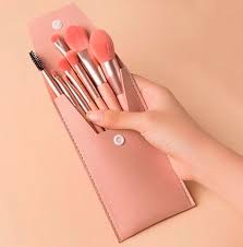 MAKEUP BRUSHES"Flawless looks, one brush at a time."