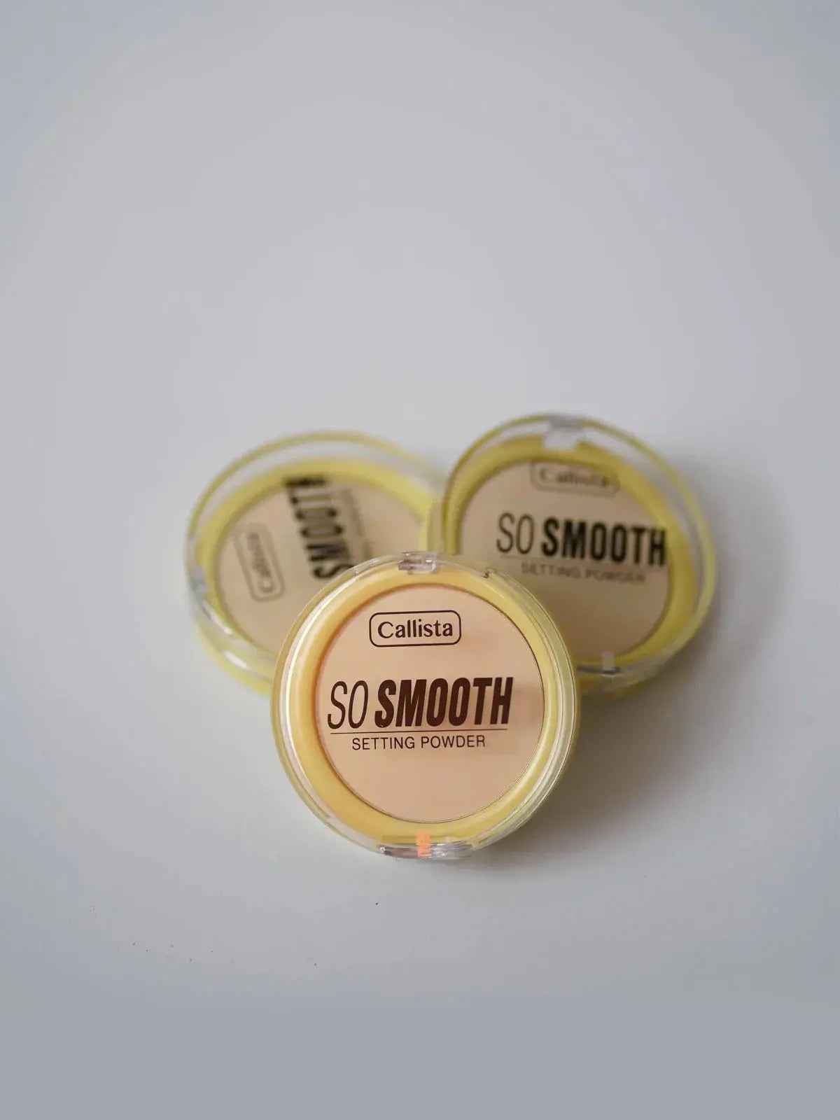 Callista So Smooth Setting Powder in clear jars, perfect for flawless makeup finish