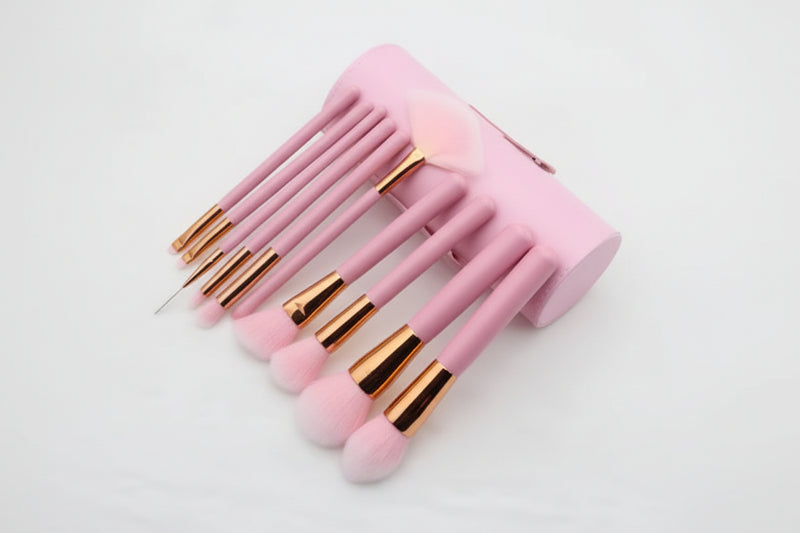 MAKEUP BRUSHES"Flawless looks, one brush at a time." - LAB BEAUTY